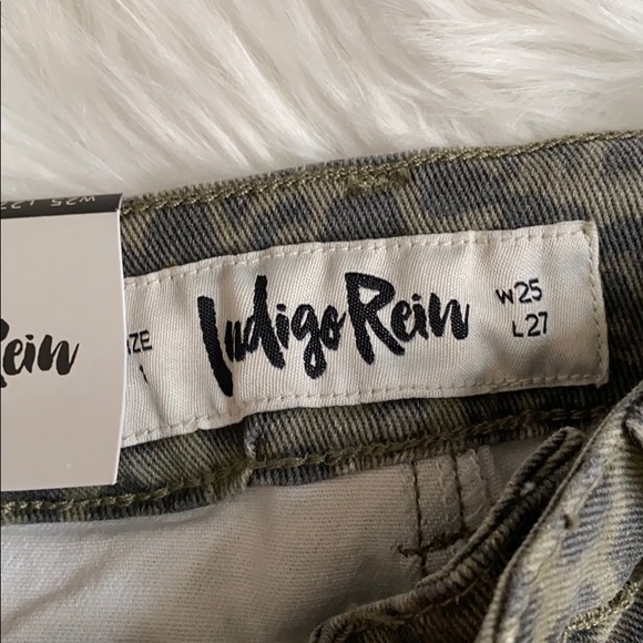 Indigo Rein
Juniors' Leopard-Print Cropped… - Picture 7 of 10